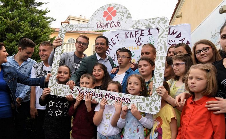 Diyet Kafe'de renkli görüntüler