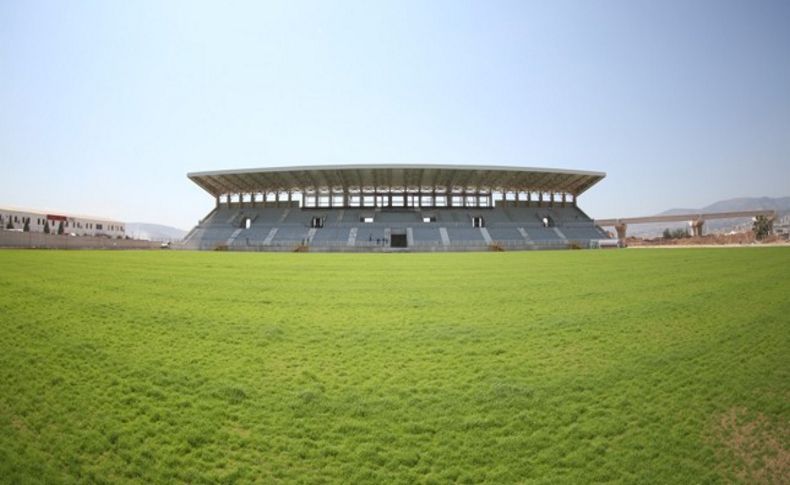 Bornova Doğanlar’daki stat yeşillendi