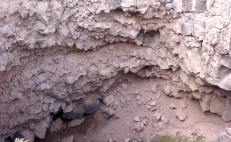Doğubayazıt'ta bulunan meteor çukurunun derinliği azalmaya devam ediyor