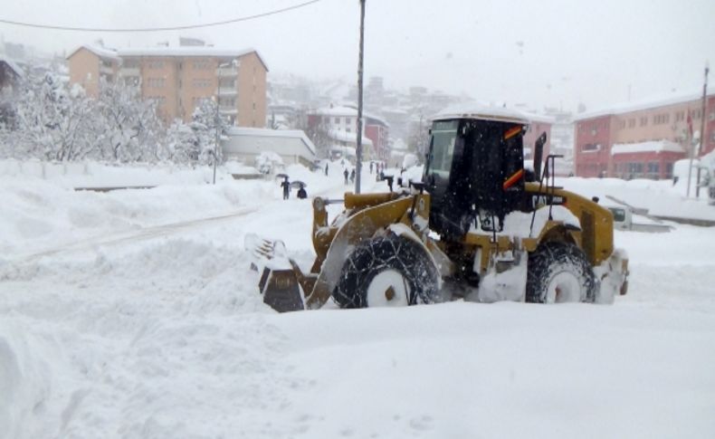 Doğuda kış:Hakkari'de 132 köy, 4 belde ve 375 mezra yolu ulaşıma kapandı