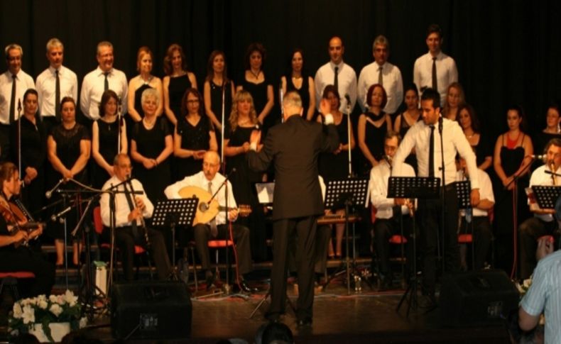 Doktor ve hemşirelerden oluşan korodan ilk konser