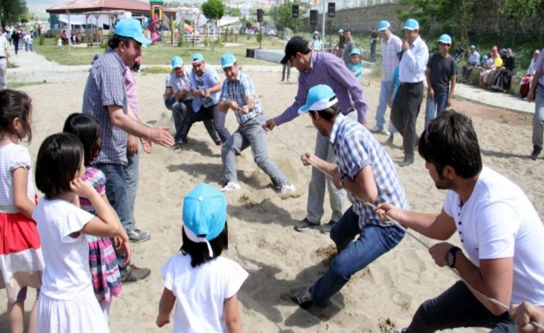 Doktorlar, şenlikle stres attı