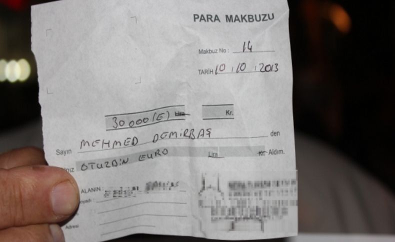 Dolandırıldıklarını iddia eden hacı adayları, firma önünde nöbet tutuyor (Özel)
