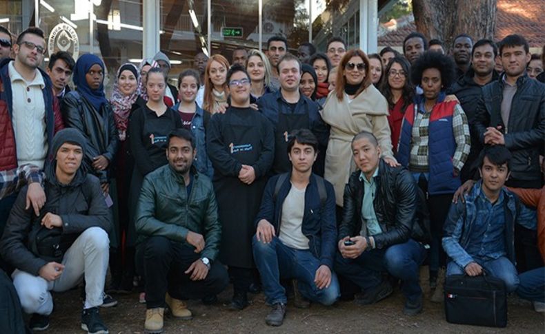 Türk Dünyası'nın Down Kafe ziyaretinde mutlu kareler