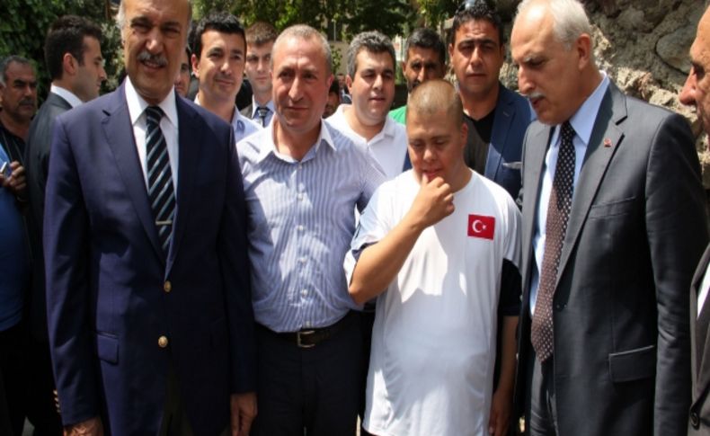 Down sendromu olan Caner Ekin engelleri aşmak için kulaç atacak