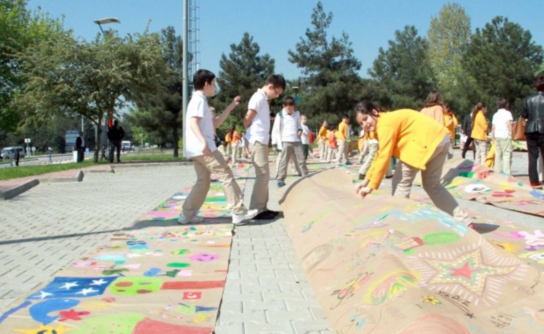 Dünyanın en uzun ekolojik resmi dünya çocuk rekorlarına girdi