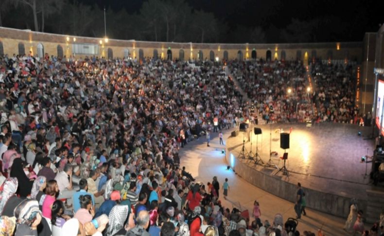 Dursun Ali Erzincanlı Antalya'da 'Şiir ve Nat Gecesi' düzenliyor