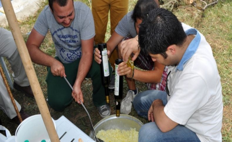 Edremit MYO öğrencilerinden geleneksel zeytinyağı sabunu yapımı