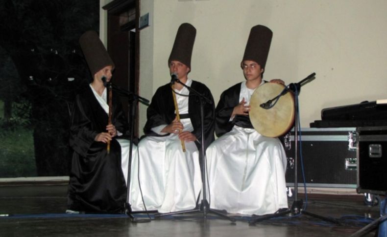 Edremit Özel Özcan Koleji Kültür ve Sanat Şöleni düzenledi