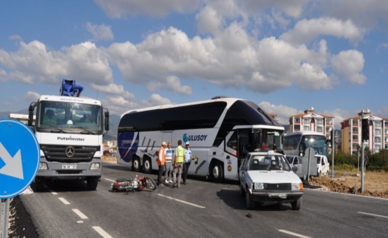 Edremit’te otomobille motosiklet çarpıştı