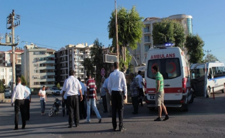 Edremit’te yolcu otobüsü motosiklet çarpıştı: 2 yaralı