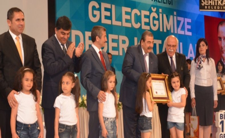 Eğitimine katkı sağlayan 51 iş adamına iki bakan teşekkür belgesi verdi