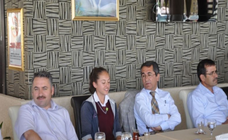 Ekinci Ticaret Meslek Lisesi öğrencileri ile yemekte bir araya geldi