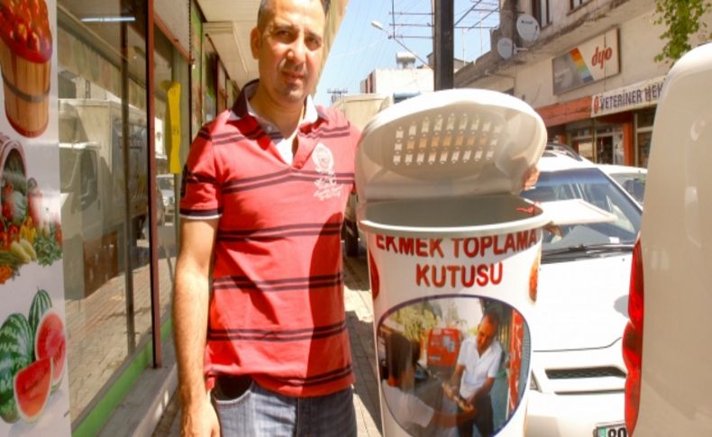 'Ekmekler çöpe gitmesin' diyerek, şehrin her tarafına ekmek kutusu dağıttı
