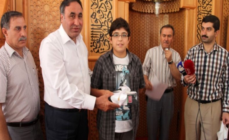 Elazığ Belediyesi 6 bin adet Kuran-ı Kerim dağıttı