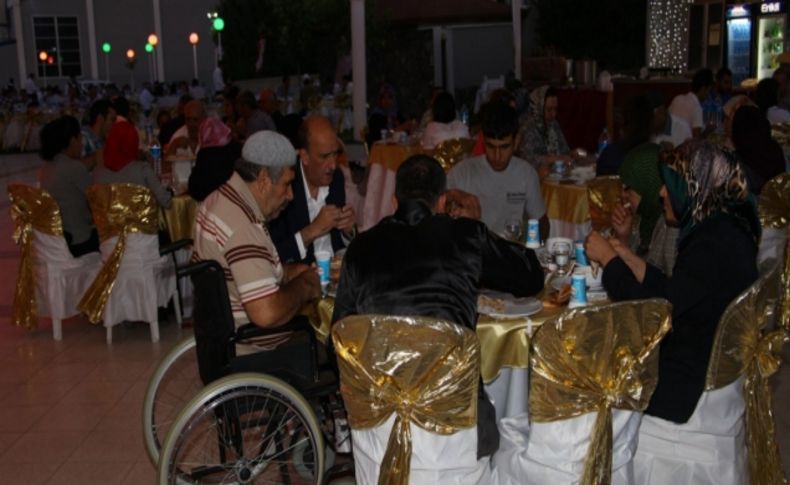 Elazığ'da engelliler iftar sofrasında bir araya geldi