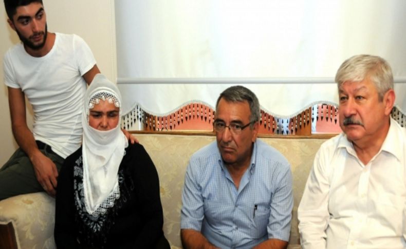 Elektrik kontağından çıkan yangında kül olan evi belediye yetkilileri onardı