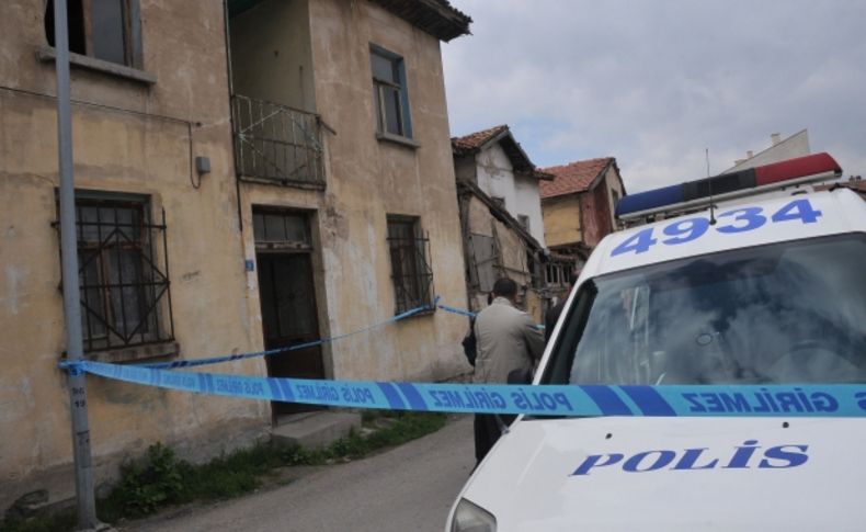 Emekli polis, 20 yerinden bıçaklanarak öldürüldü