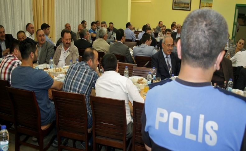 Emniyetin iftarında esnaf, muhtar ve kanaat önderleri bir araya geldi