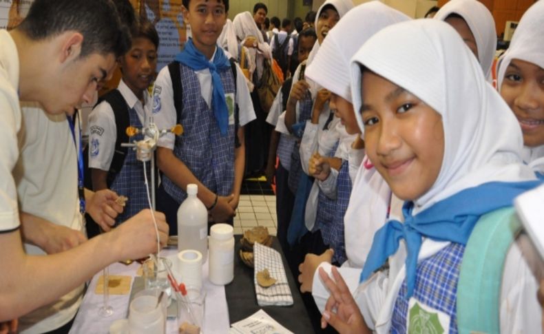 Endonezya'nın ilk uluslararası bilim olimpiyatını Türk okulları düzenledi
