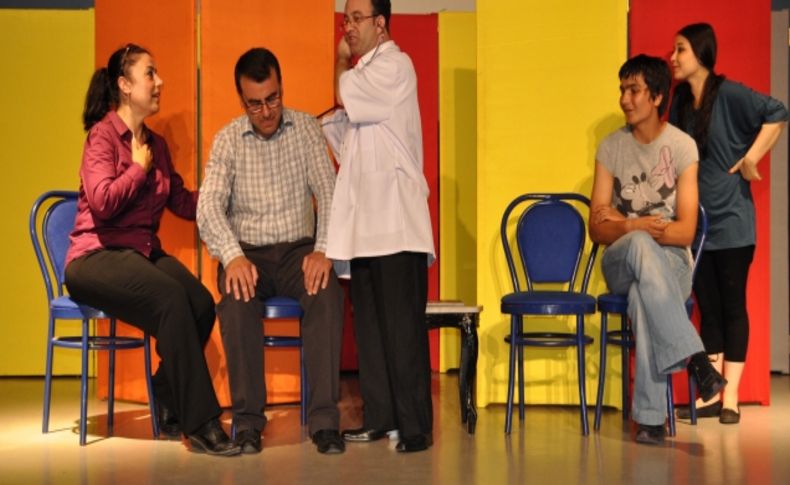 Engelli oyuncuların tiyatro oyunu profesyonelleri aratmadı