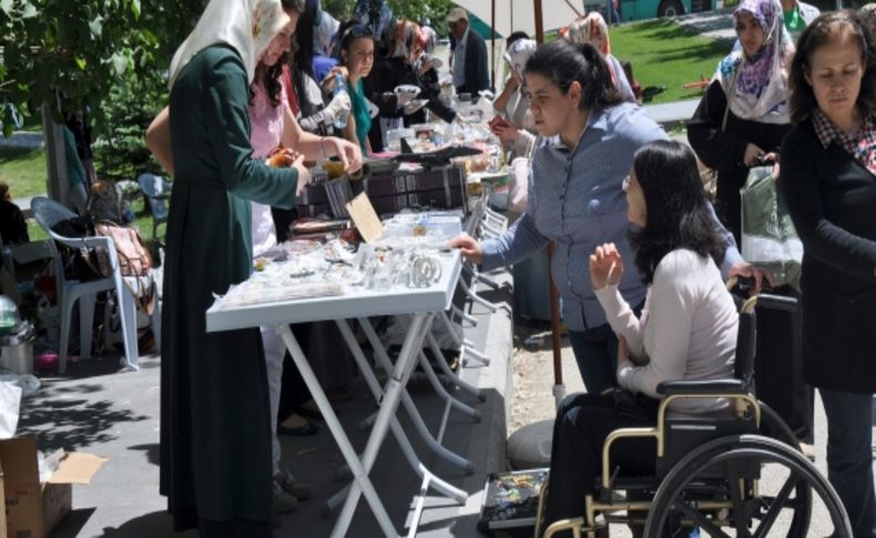 Erciyes Üniversitesi öğrencilerinden Kimse Yok Mu’ya bağış