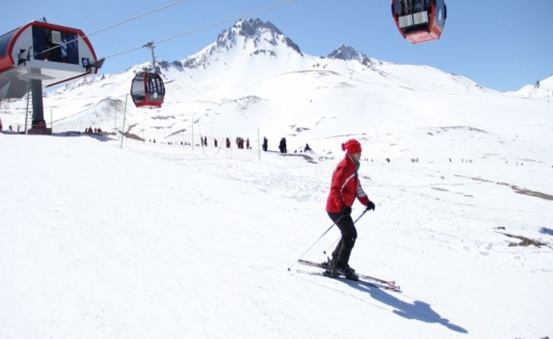 Erciyes’te kayak sezonu açılışında hizmetler ücretsiz