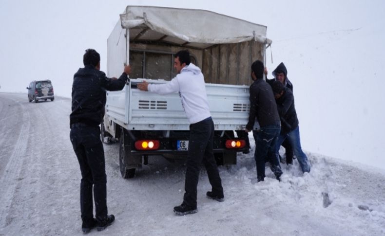 Erzurum'da 350 köy yolu kapalı