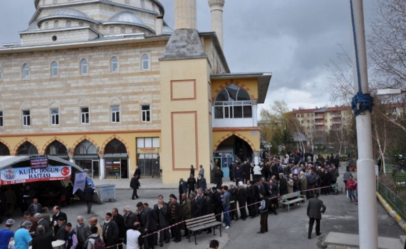 Erzurum'da 5 bin kişiye Kutlu Doğum aşı ikram edildi