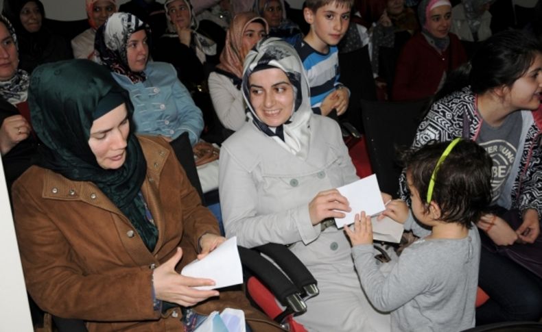 Eş ve çocuklar, SAMED organizasyonuyla annelere mektup yazdı