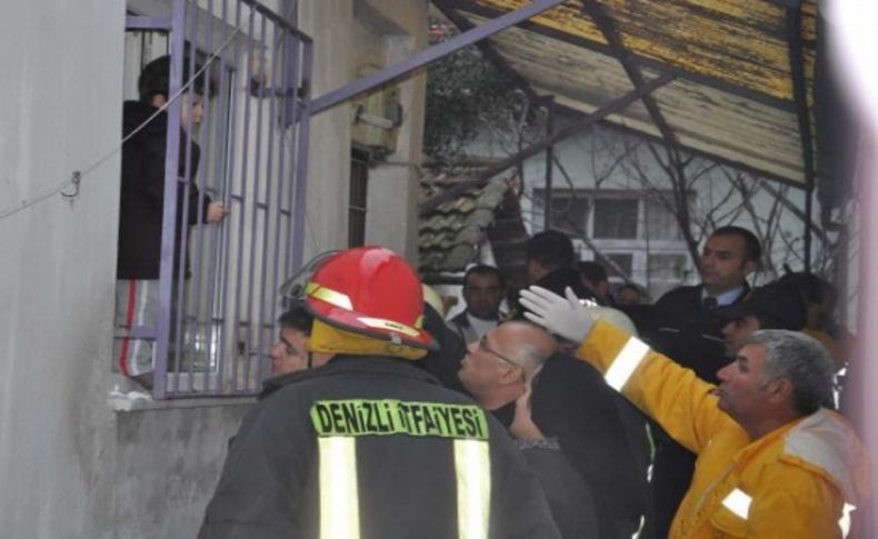 Eşi evi terk edince sevgililer gününde oğlunu rehin aldı