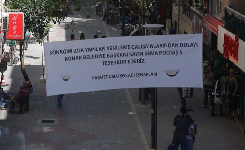 Alsancak esnafından dev pankart