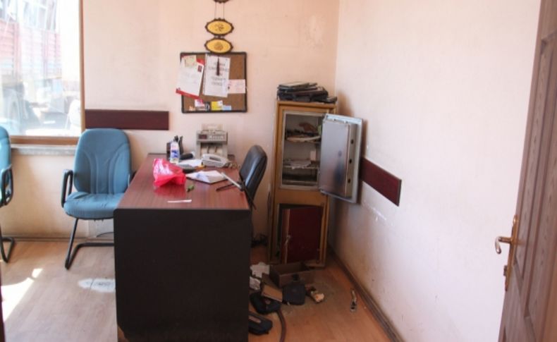 Esnafın arasına sivil olarak karışan jandarma kasa hırsızını yakaladı