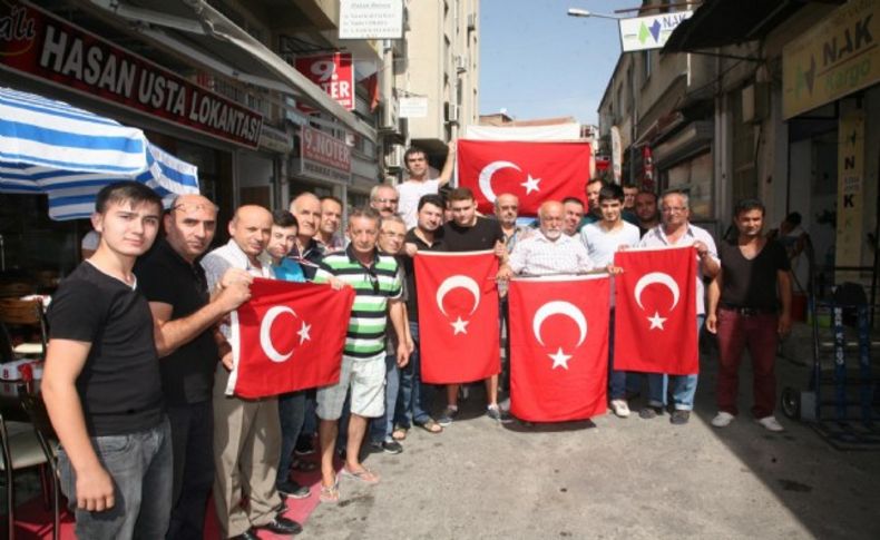 İzmir'de esnaftan terör protestosu