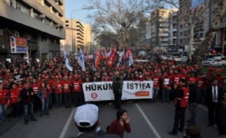 İzmir'de sendikalardan hükümete istifa çağrısı!