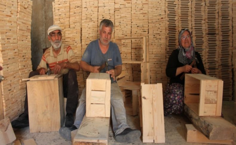 Fabrikayla yarışan sandık işçileri