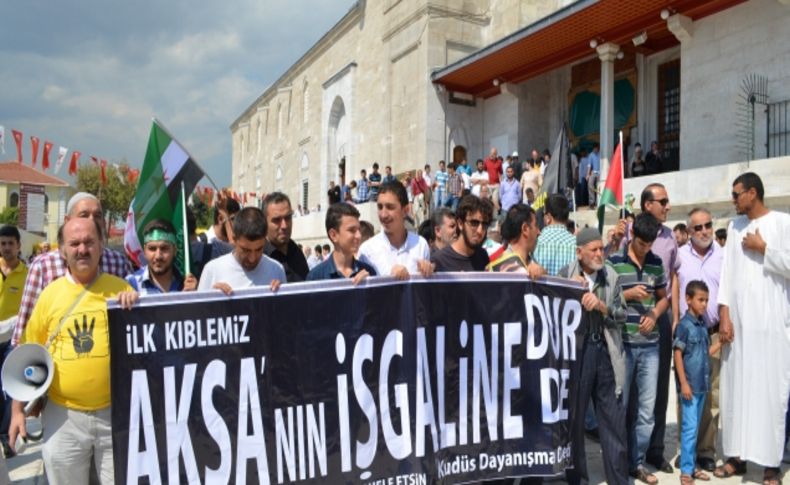 Fatih Camii avlusunda 'Mescid-i Aksa' eylemi