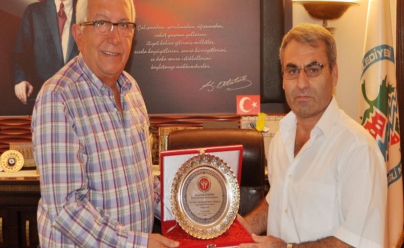 Federasyon Başkanı'ndan Posbıyık'a plaket
