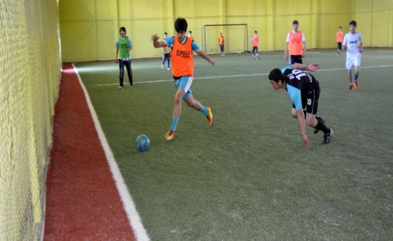 FEM Dershanesi'nin Bahar Futbol Turnuvası renkli görüntülere sahne oldu
