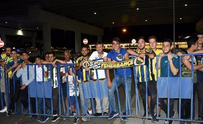 Fenerbahçe'ye İzmir'de coşkulu karşılama