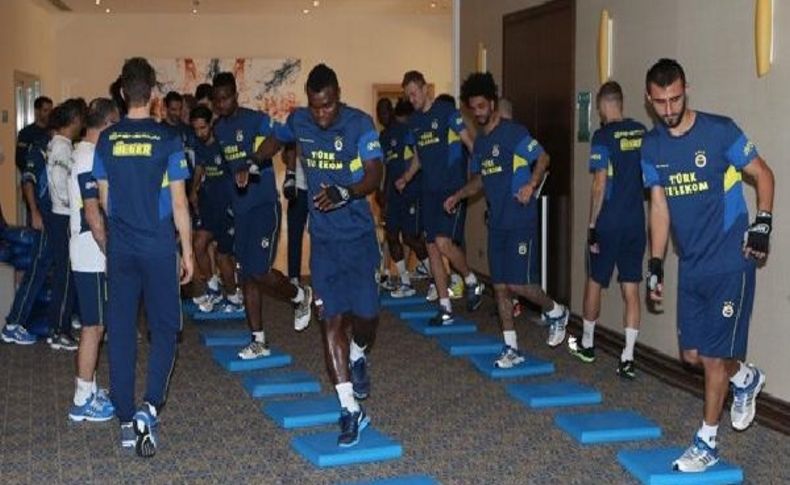 Fenerbahçe Antalya Kampindaki Ilk Antrenmanini Salonda Yapti