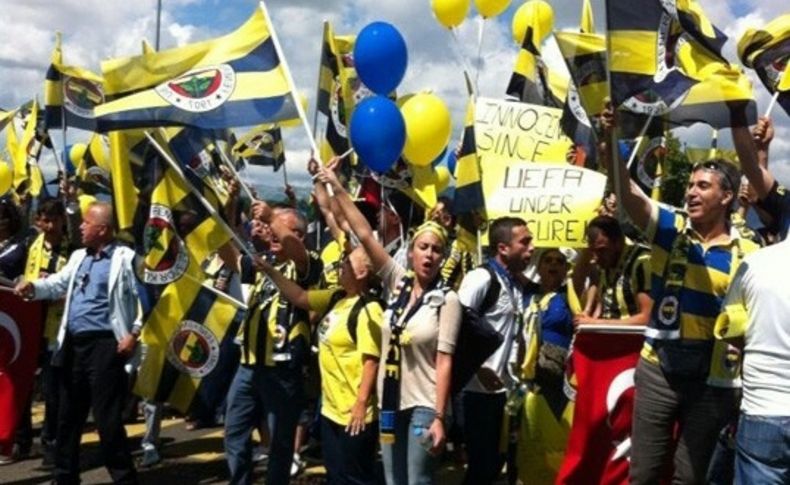 Fenerbahçe taraftarı Nyon'da yönetimi yalnız bırakmadı