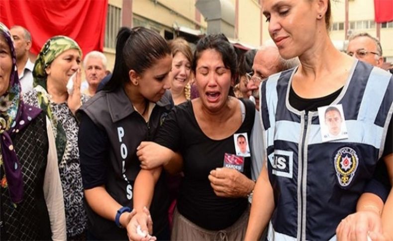 Tabuta sarılan şehit ablasının yürek yakan feryadı