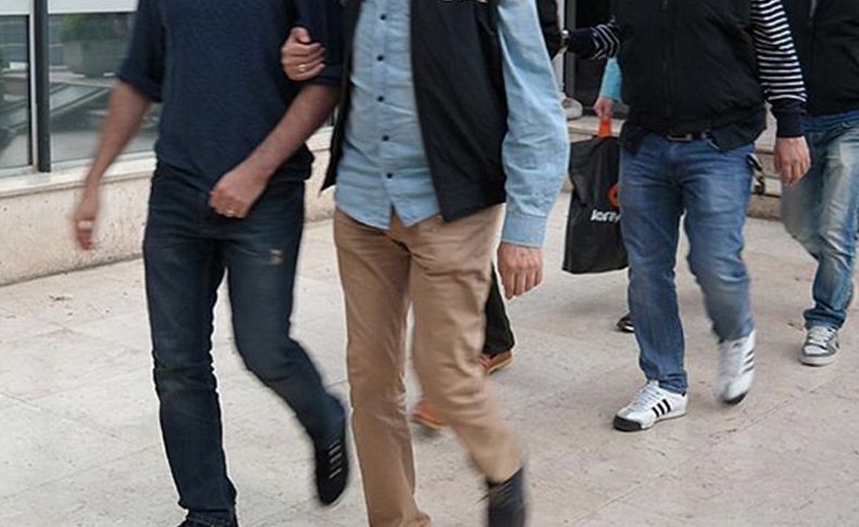 FETÖ'nün İzmir'deki hücre evlerine yönelik operasyonda 27 şüpheli tutuklandı
