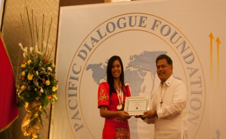 Filipinler Eğitim Bakanı, ülkesinde daha fazla Türk okulu açılmasını istedi