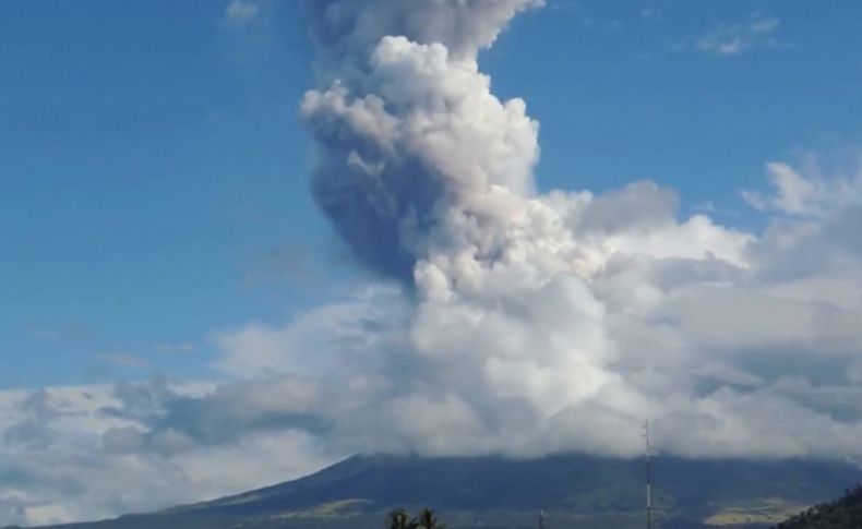 Filipinler’de yanardağ aniden patladı: En az 5 dağcı öldü