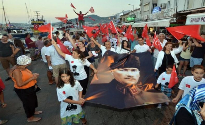 Foça'da beraberlik yürüyüşü