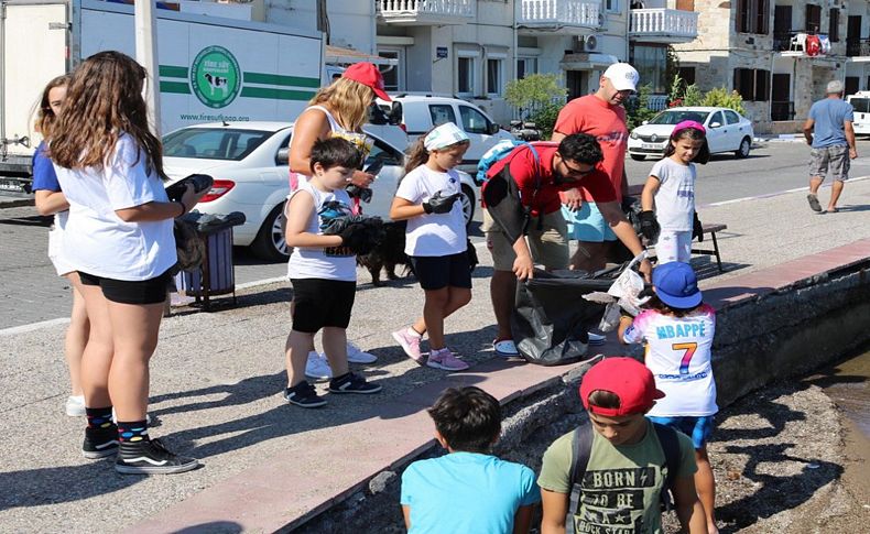 Foça'da öğrenciler 'Plogging' yaptı