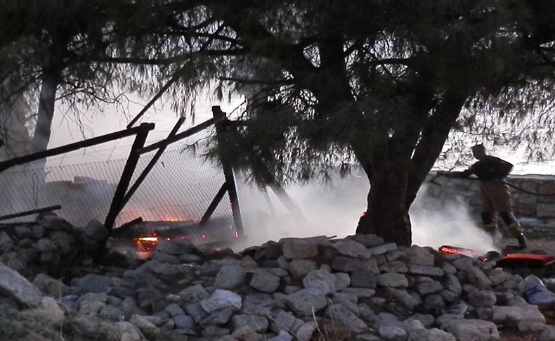 Foça'da patlama sesi ve yangın panik yarattı