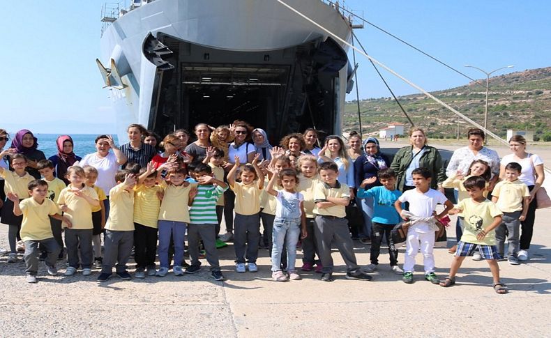 Foça'da savaş gemileri ziyarete açıldı